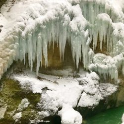 Spektakuläre Winterwanderung durch die Partnachklamm