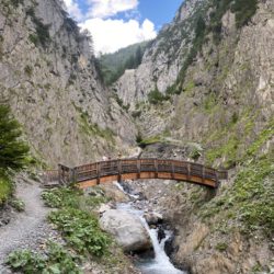 Spektakuläre Wanderung durch die Schanner Klamm in Tirol